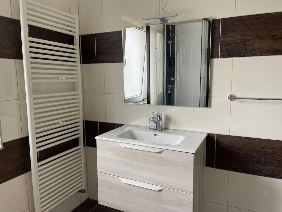 Duesseldorf Messe And Airport, 2-Bedroom Apartment With Kitchen And Garden Duisburg Eksteriør billede